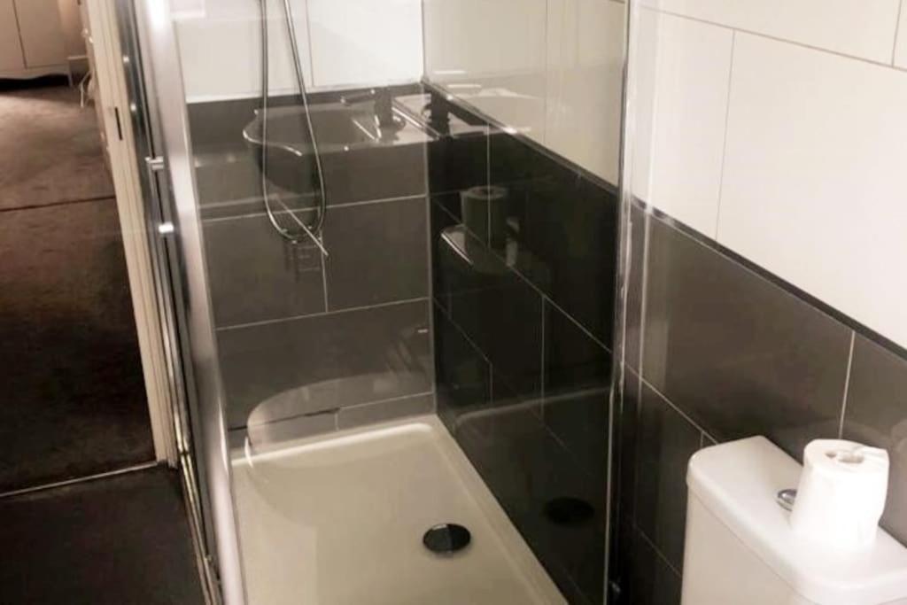 Short Term Lets From £15 Per Person Per Night Apartment Bristol Ngoại thất bức ảnh